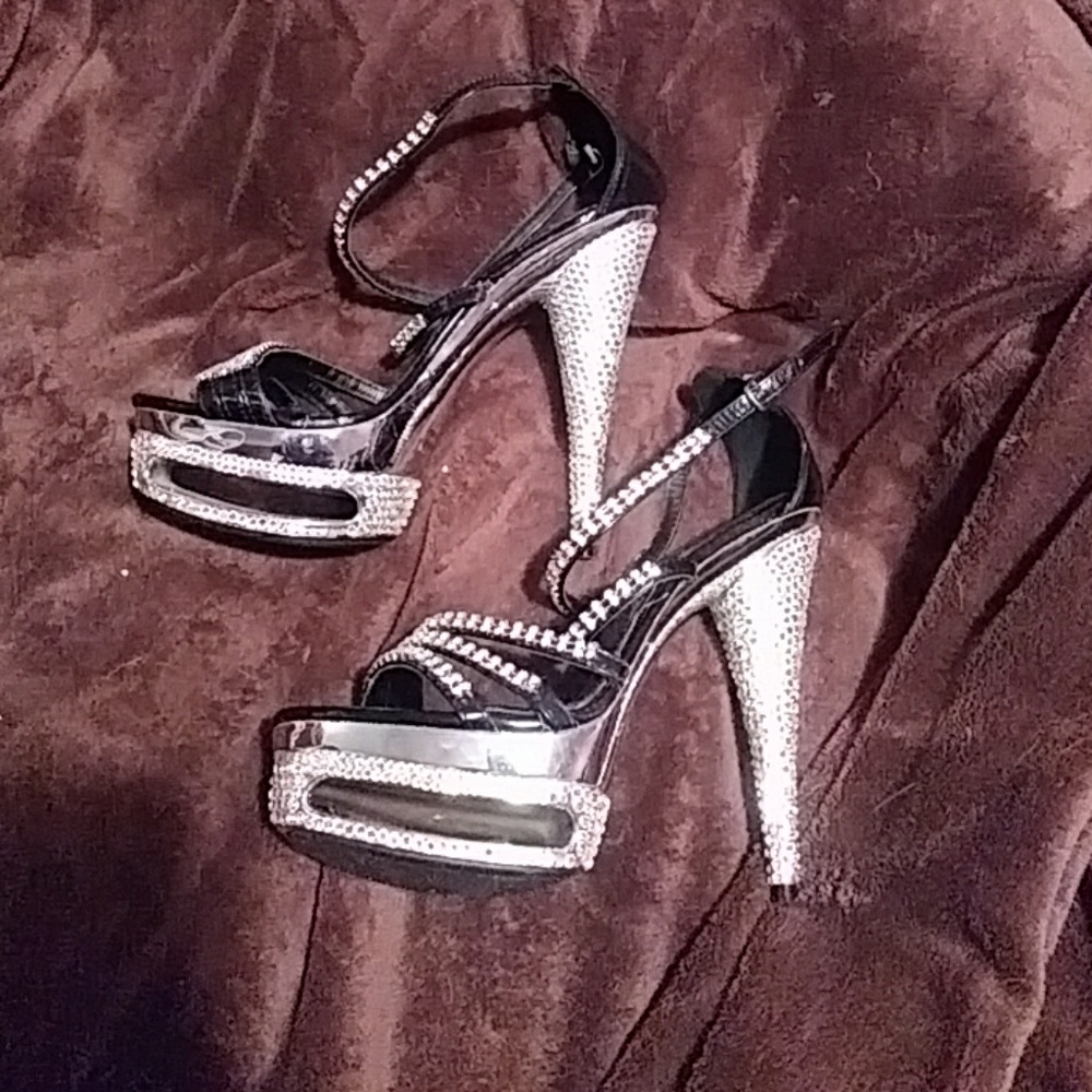 Shoes - Picture 2 of 4